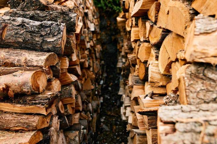 Bois de chauffage en stock, Issoire